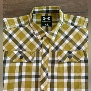 Under Armour Button‎ Up Short Sleeve Size XL 100% Cotton Gently Worn